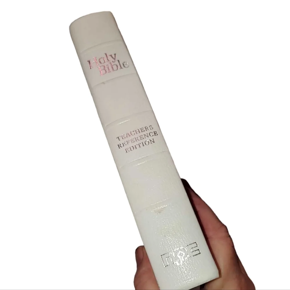 TEACHER REFERENCE BIBLE 2015 White New Living Translation Words of Christ in Red